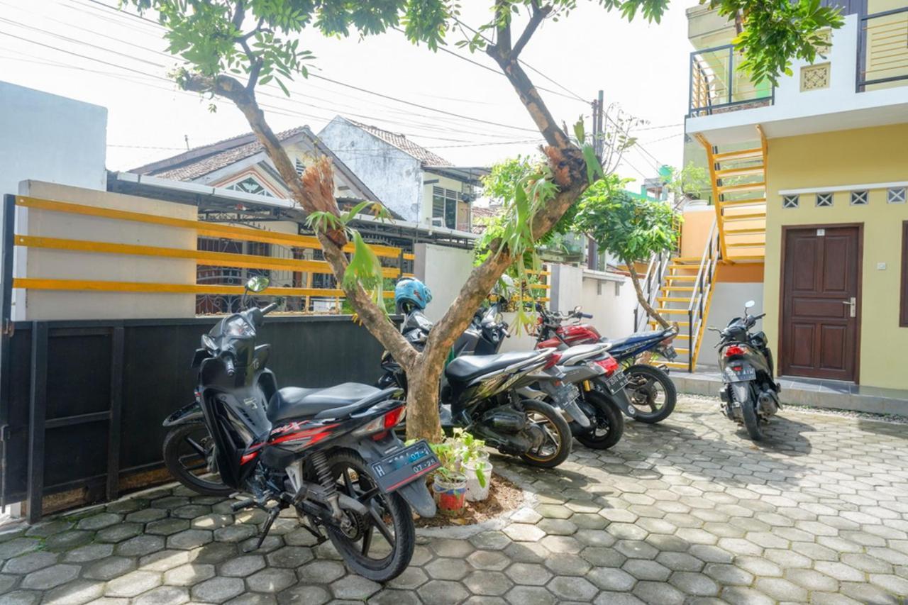 Reddoorz Syariah Near Exit Tol Krapyak Semarang Hotel Exterior foto